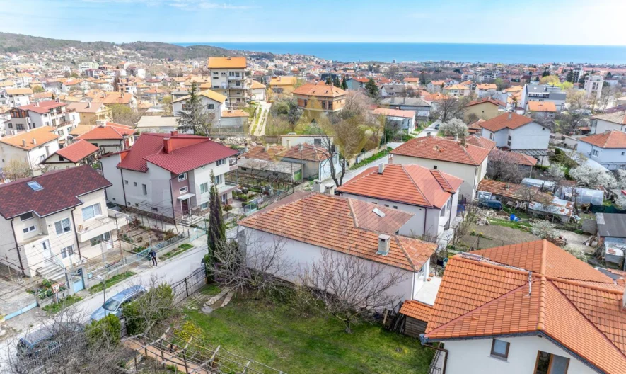 Двуетажна Къща с 600кв. Двор в кв.Виница гр.Варна -  - снимка 11 - Имоти Премиер