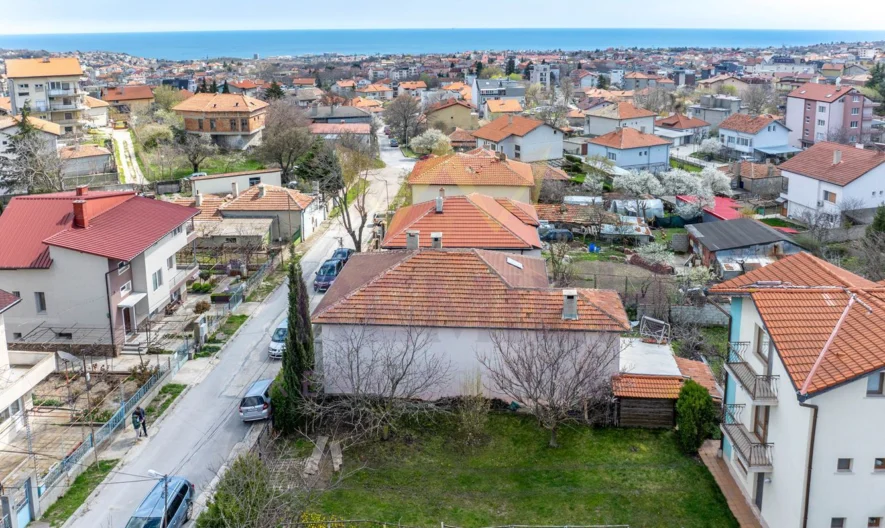 Двуетажна Къща с 600кв. Двор в кв.Виница гр.Варна -  - снимка 13 - Имоти Премиер