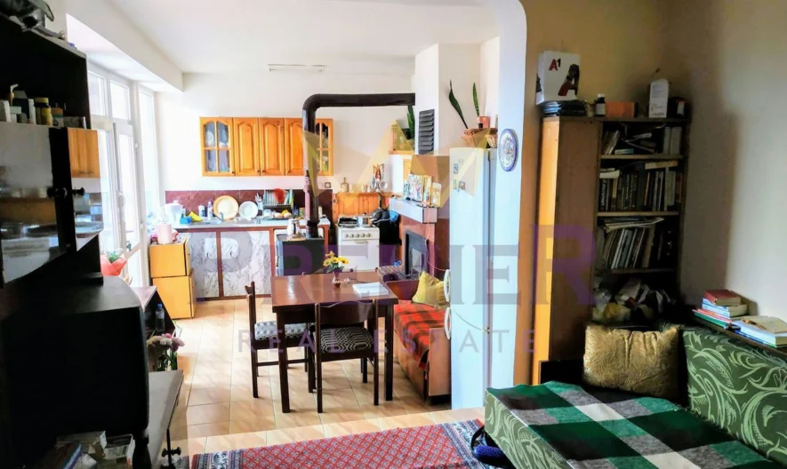 Двуетажна Къща с 600кв. Двор в кв.Виница гр.Варна -  - снимка 14 - Имоти Премиер