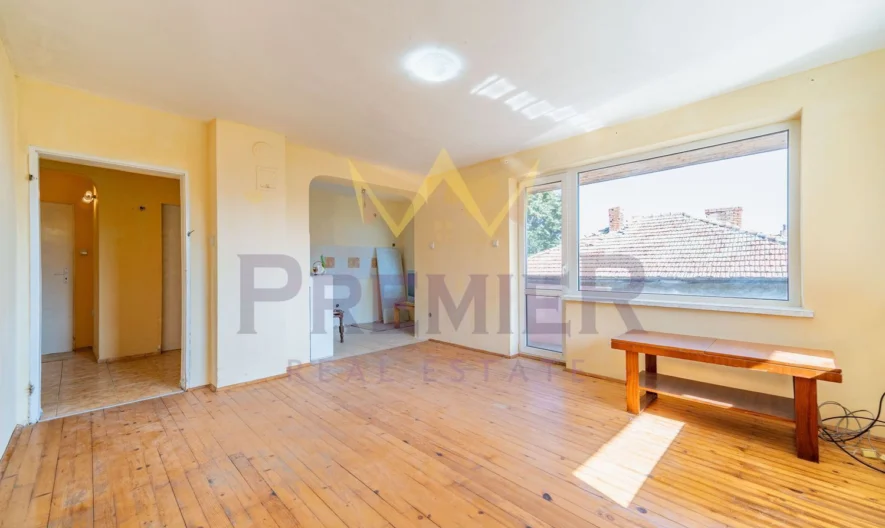 Двуетажна Къща с 600кв. Двор в кв.Виница гр.Варна - - снимка 3 - Имоти Премиер