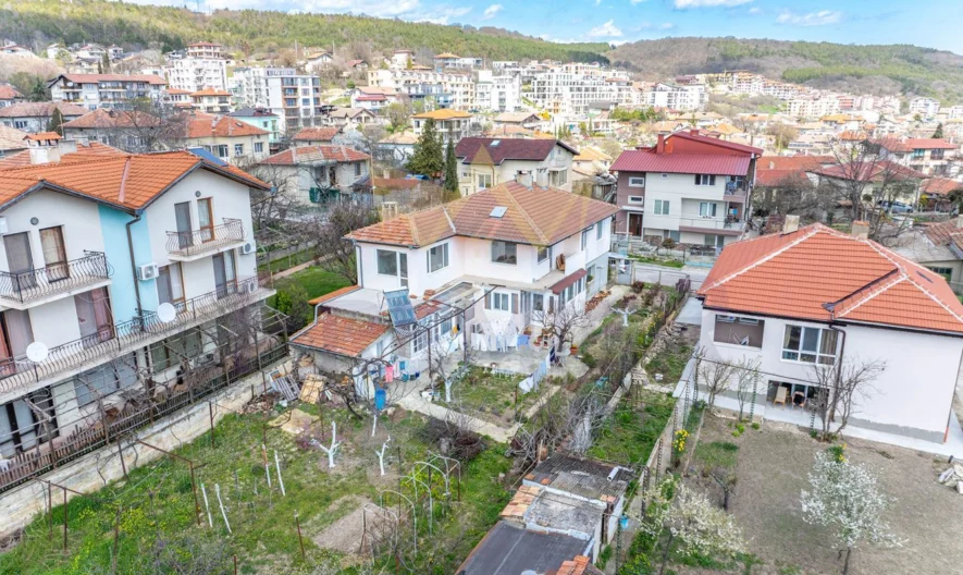 Двуетажна Къща с 600кв. Двор в кв.Виница гр.Варна -  - снимка 9 - Имоти Премиер