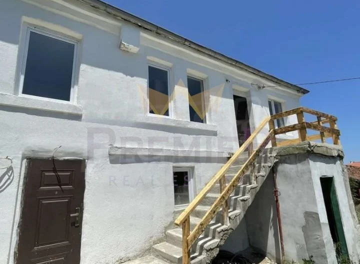 Двуетажна къща с 7 спални и голям двор – с. Извор -  - снимка 3 - Имоти Премиер