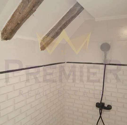 Двуетажна къща с 7 спални и голям двор – с. Извор -  - снимка 5 - Имоти Премиер