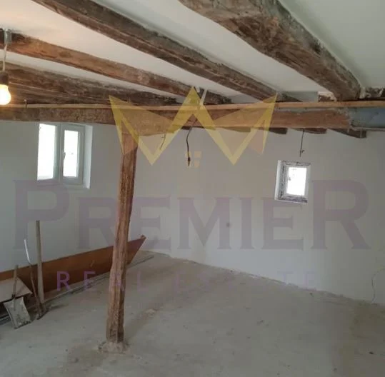 Двуетажна къща с 7 спални и голям двор – с. Извор -  - снимка 7 - Имоти Премиер