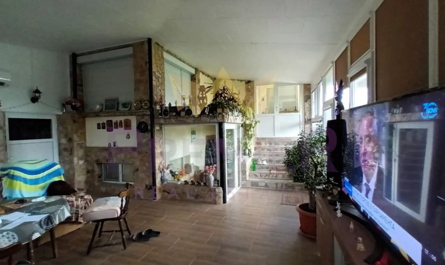 Двуетажна къща с. Бенковски - - снимка 10 - Имоти Премиер