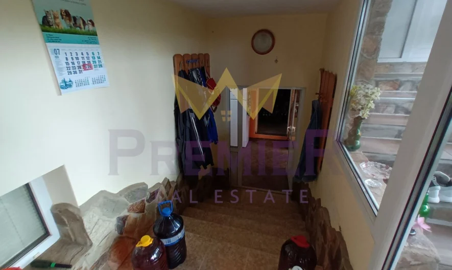 Двуетажна къща с. Бенковски - - снимка 19 - Имоти Премиер