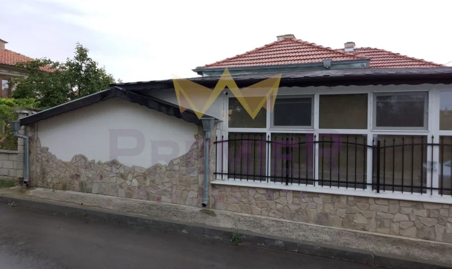 Двуетажна къща с. Бенковски -  - снимка 2 - Имоти Премиер