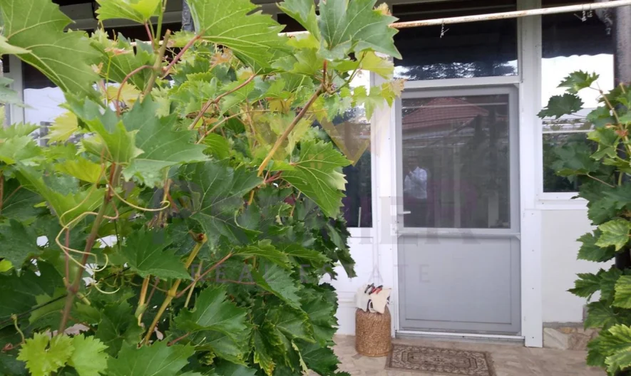 Двуетажна къща с. Бенковски - - снимка 22 - Имоти Премиер