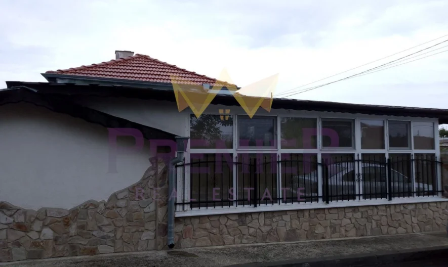 Двуетажна къща с. Бенковски -  - снимка 3 - Имоти Премиер