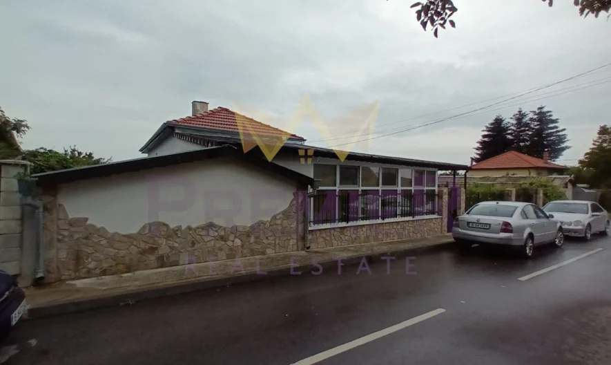 Двуетажна къща с. Бенковски - - снимка 3 - Имоти Премиер