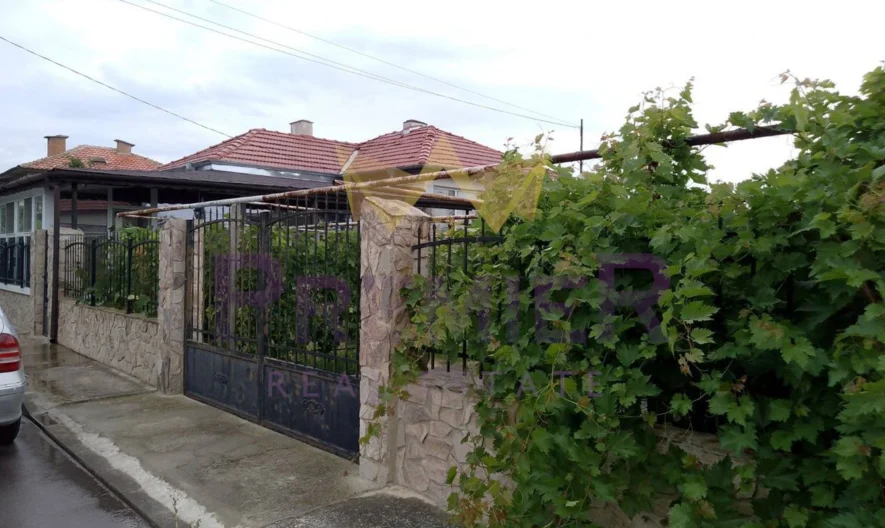 Двуетажна къща с. Бенковски -  - снимка 5 - Имоти Премиер