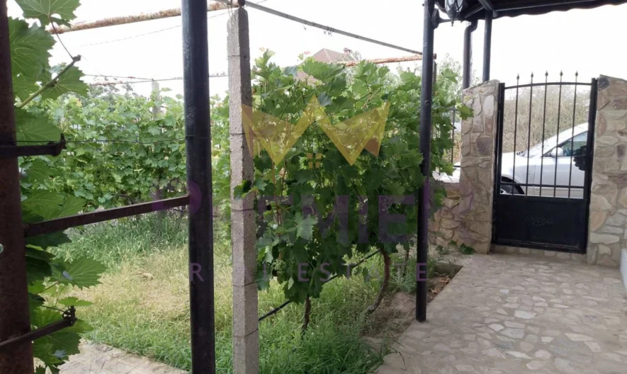 Двуетажна къща с. Бенковски -  - снимка 6 - Имоти Премиер