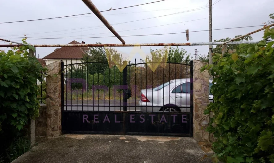 Двуетажна къща с. Бенковски -  - снимка 8 - Имоти Премиер