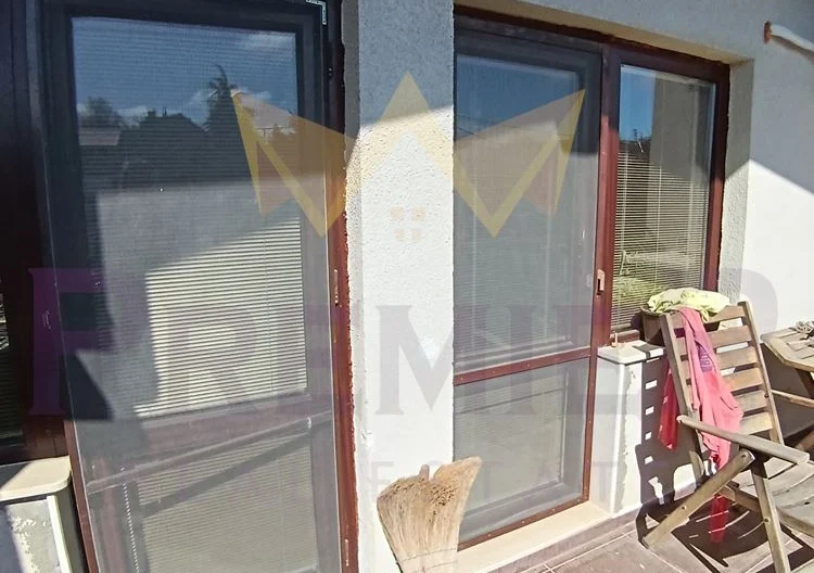 Двуетажна къща с двор и кладенец на 10 мин. от Варна, с.Яребична – нов покрив, обзаведена -  - снимка 12 - Имоти Премиер