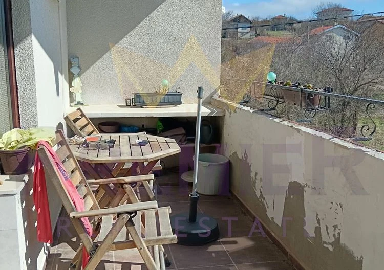 Двуетажна къща с двор и кладенец на 10 мин. от Варна, с.Яребична – нов покрив, обзаведена -  - снимка 13 - Имоти Премиер