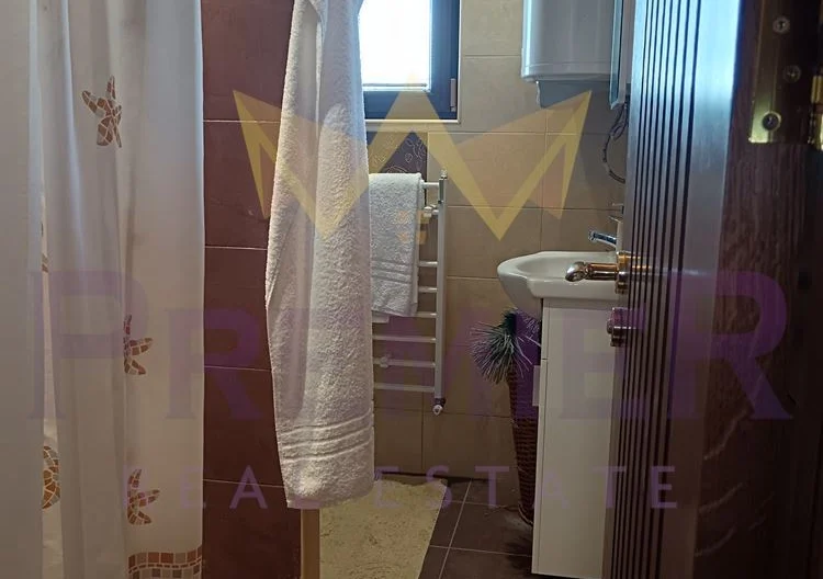 Двуетажна къща с двор и кладенец на 10 мин. от Варна, с.Яребична – нов покрив, обзаведена -  - снимка 19 - Имоти Премиер