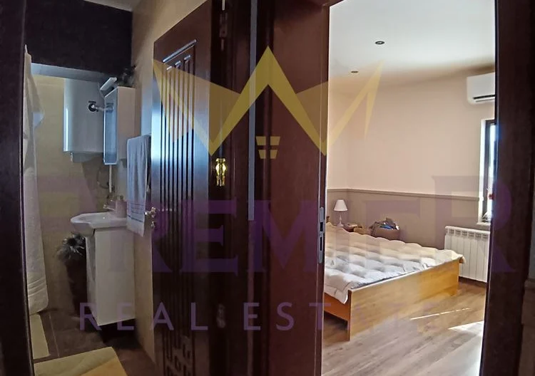 Двуетажна къща с двор и кладенец на 10 мин. от Варна, с.Яребична – нов покрив, обзаведена -  - снимка 20 - Имоти Премиер