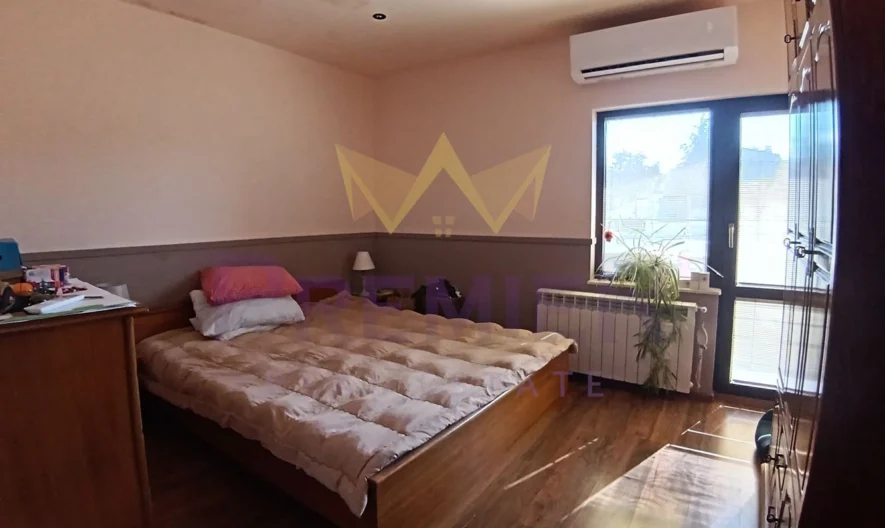 Двуетажна къща с двор и кладенец на 10 мин. от Варна, с.Яребична – нов покрив, обзаведена -  - снимка 21 - Имоти Премиер