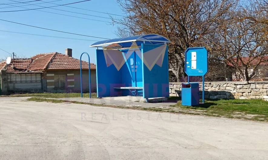 Двуетажна къща с двор и кладенец на 10 мин. от Варна, с.Яребична – нов покрив, обзаведена -  - снимка 22 - Имоти Премиер