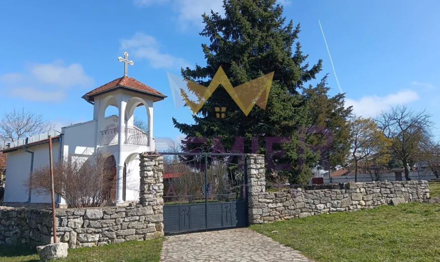 Двуетажна къща с двор и кладенец на 10 мин. от Варна, с.Яребична – нов покрив, обзаведена -  - снимка 23 - Имоти Премиер