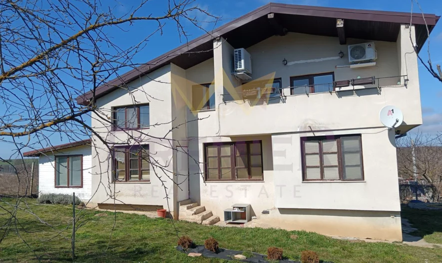 Двуетажна къща с двор и кладенец на 10 мин. от Варна, с.Яребична – нов покрив, обзаведена -  - снимка 6 - Имоти Премиер