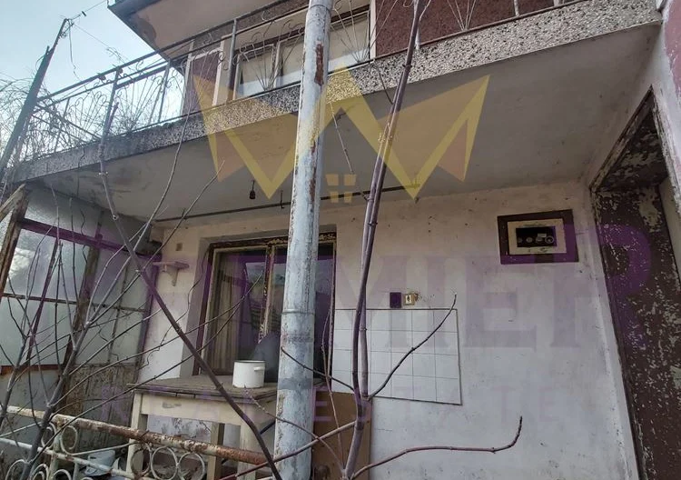 Двуетажна къща с двор в Провадия - - снимка 1 - Имоти Премиер