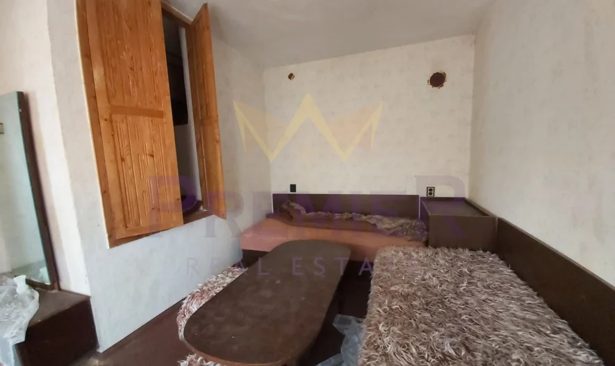 Двуетажна къща с двор в Провадия - - снимка 10 - Имоти Премиер