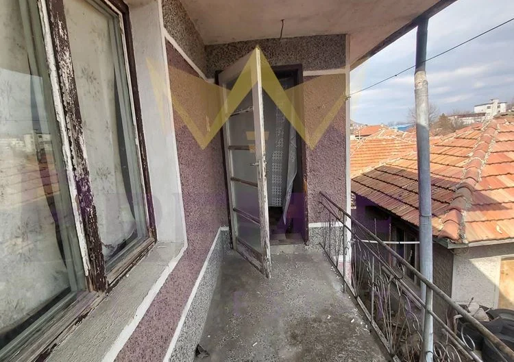 Двуетажна къща с двор в Провадия -  - снимка 10 - Имоти Премиер