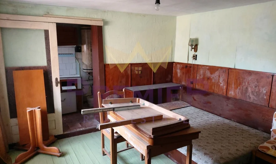 Двуетажна къща с двор в Провадия - - снимка 2 - Имоти Премиер