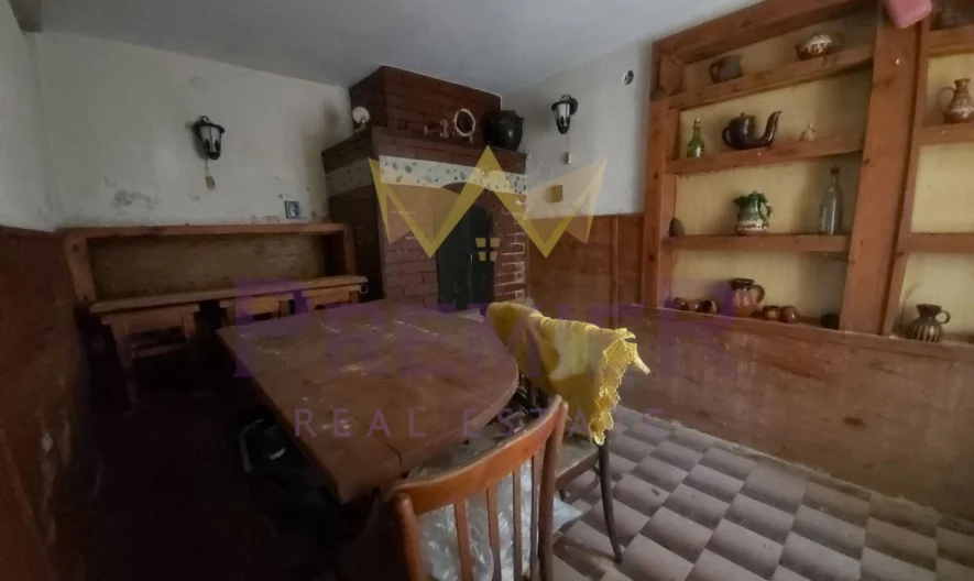 Двуетажна къща с двор в Провадия -  - снимка 4 - Имоти Премиер