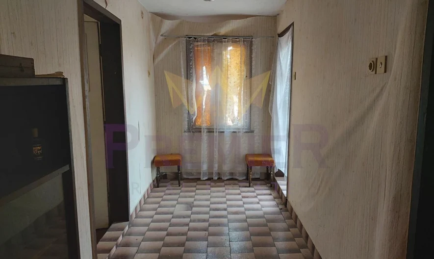 Двуетажна къща с двор в Провадия - - снимка 7 - Имоти Премиер