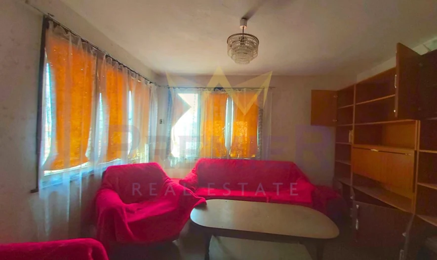 Двуетажна къща с двор в Провадия - - снимка 9 - Имоти Премиер