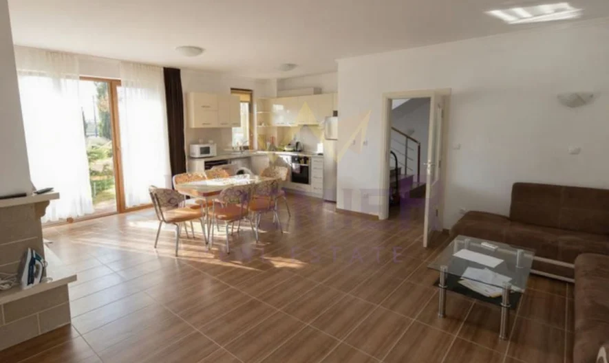 Двуетажна къща с двор в затворен комплекс в с. Лозенец. -  - снимка 4 - Имоти Премиер