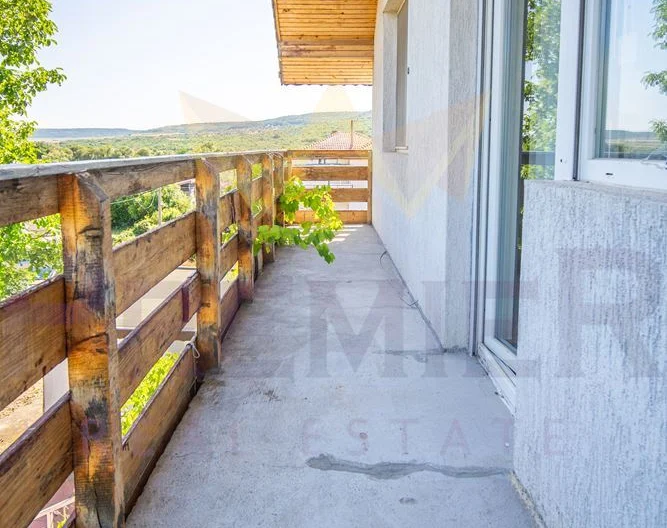 Двуетажна къща с гараж с.Оброчище -  - снимка 16 - Имоти Премиер