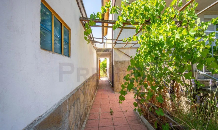 Двуетажна къща с гараж с.Оброчище -  - снимка 22 - Имоти Премиер