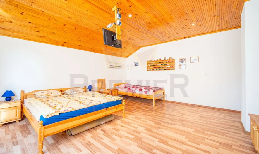 Двуетажна къща с гараж с.Оброчище -  - снимка 5 - Имоти Премиер