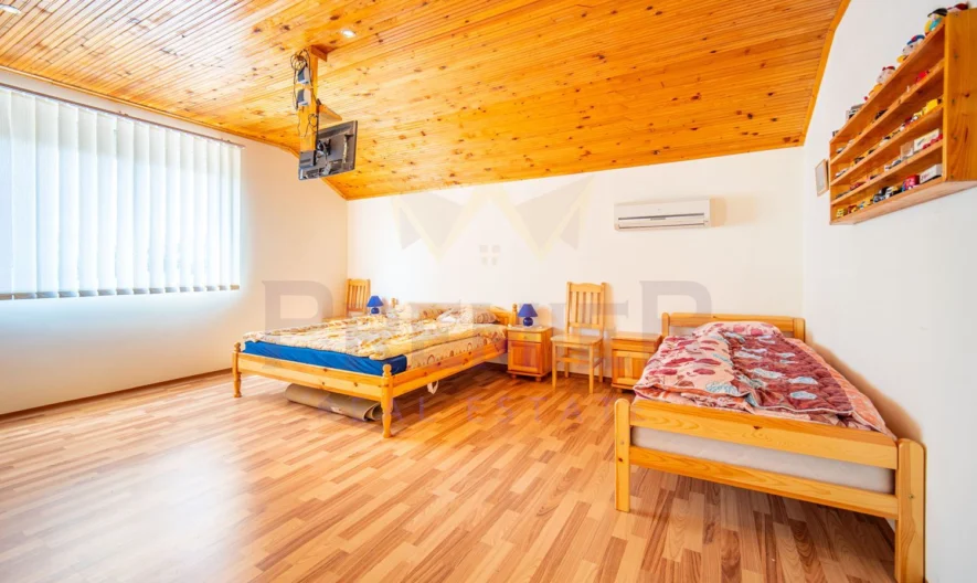 Двуетажна къща с гараж с.Оброчище -  - снимка 8 - Имоти Премиер