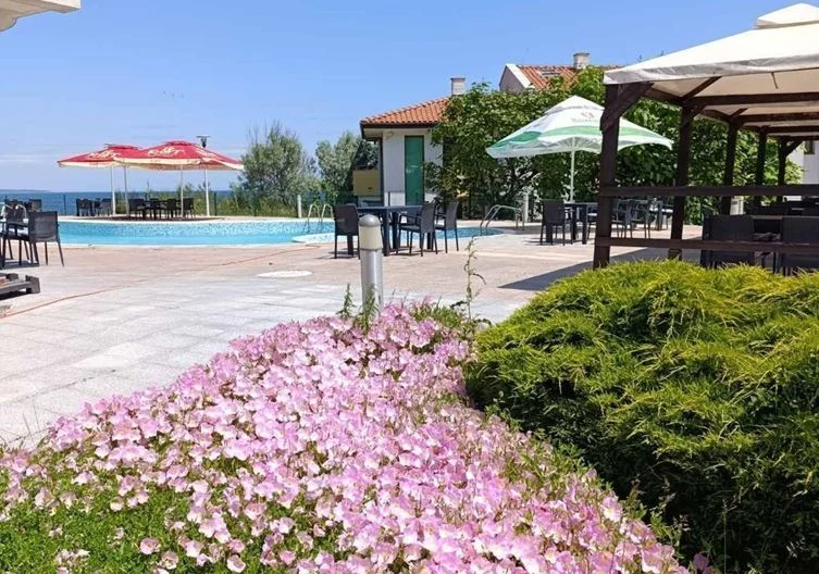 Двуетажна къща с гледка към морето и собствен двор в елитната зона на с. Лозенец -  - снимка 14 - Имоти Премиер