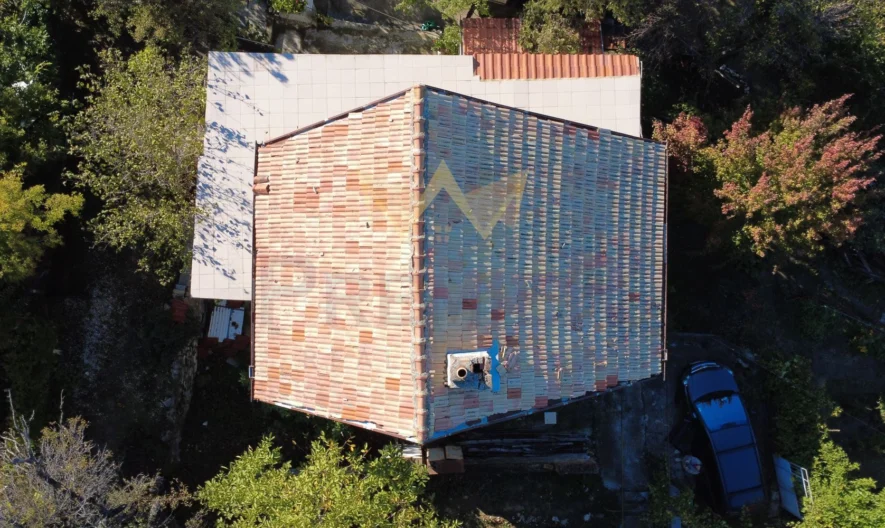 Двуетажна къща с морска гледка в м-т Св. Никола, Варна - - снимка 10 - Имоти Премиер