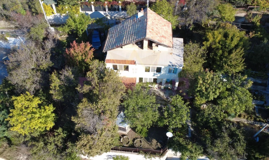 Двуетажна къща с морска гледка в м-т Св. Никола, Варна - - снимка 11 - Имоти Премиер