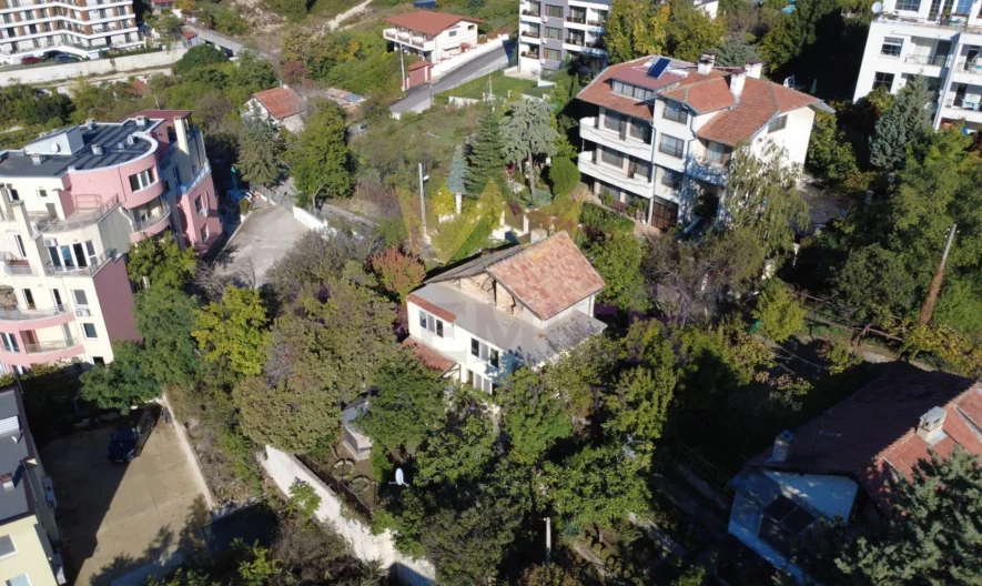 Двуетажна къща с морска гледка в м-т Св. Никола, Варна - - снимка 12 - Имоти Премиер