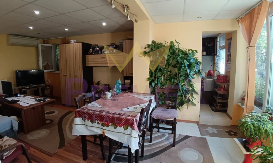 Двуетажна къща с морска гледка в м-т Св. Никола, Варна - - снимка 17 - Имоти Премиер