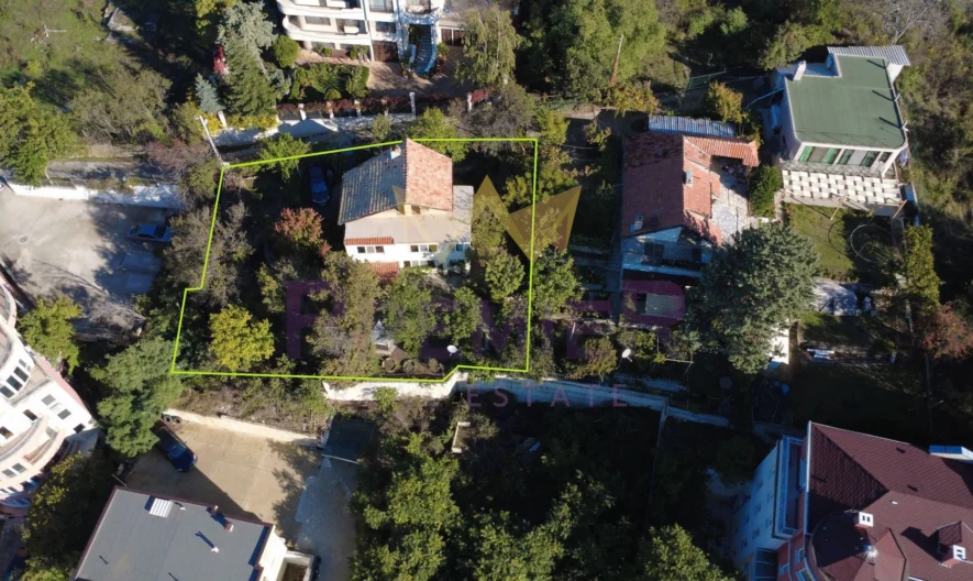 Двуетажна къща с морска гледка в м-т Св. Никола, Варна - - снимка 2 - Имоти Премиер