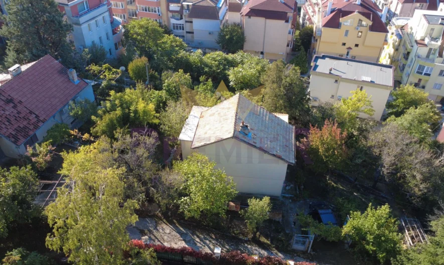 Двуетажна къща с морска гледка в м-т Св. Никола, Варна - - снимка 5 - Имоти Премиер