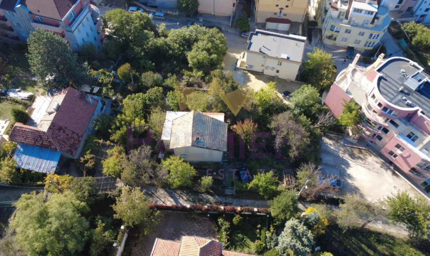 Двуетажна къща с морска гледка в м-т Св. Никола, Варна - - снимка 9 - Имоти Премиер