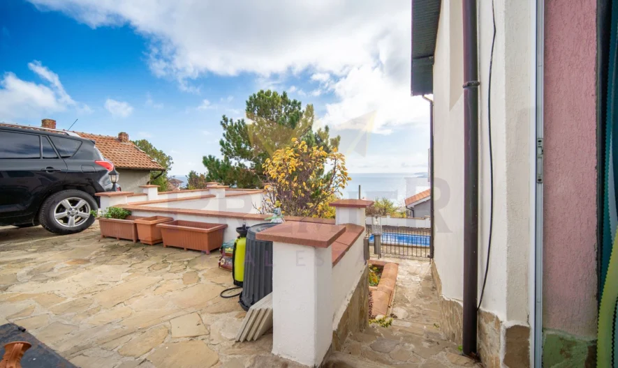 Двуетажна къща с морска панорама -  - снимка 18 - Имоти Премиер