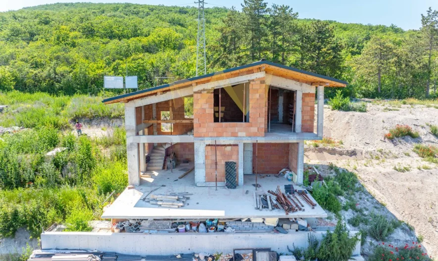 Двуетажна къща с морска панорама - - снимка 2 - Имоти Премиер