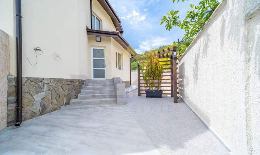 Двуетажна къща с морска панорама - - снимка 20 - Имоти Премиер