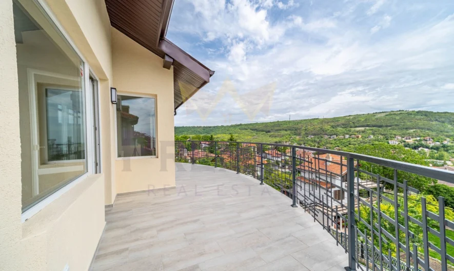 Двуетажна къща с морска панорама - - снимка 3 - Имоти Премиер