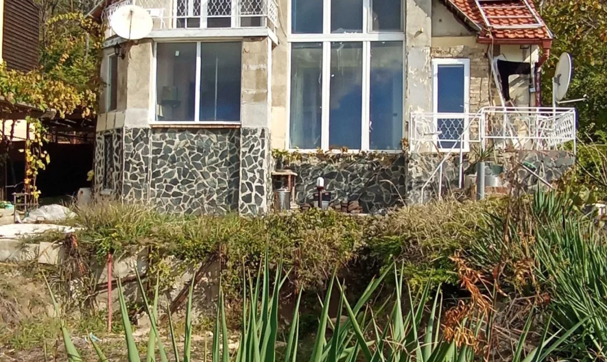 Двуетажна къща с панорама - - снимка 1 - Имоти Премиер